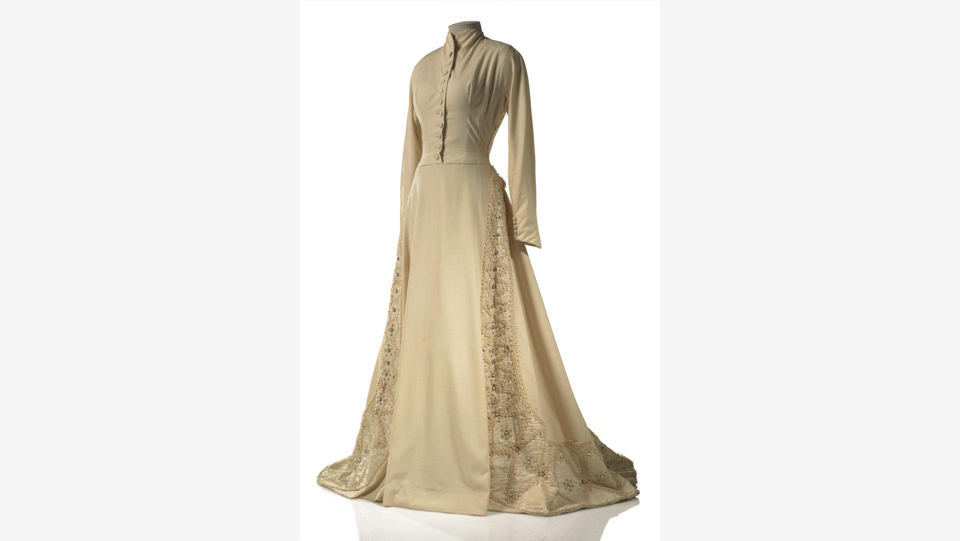 Mary Annette borrowed this wedding gown to wear to her own wedding. Collection of Te Papa.