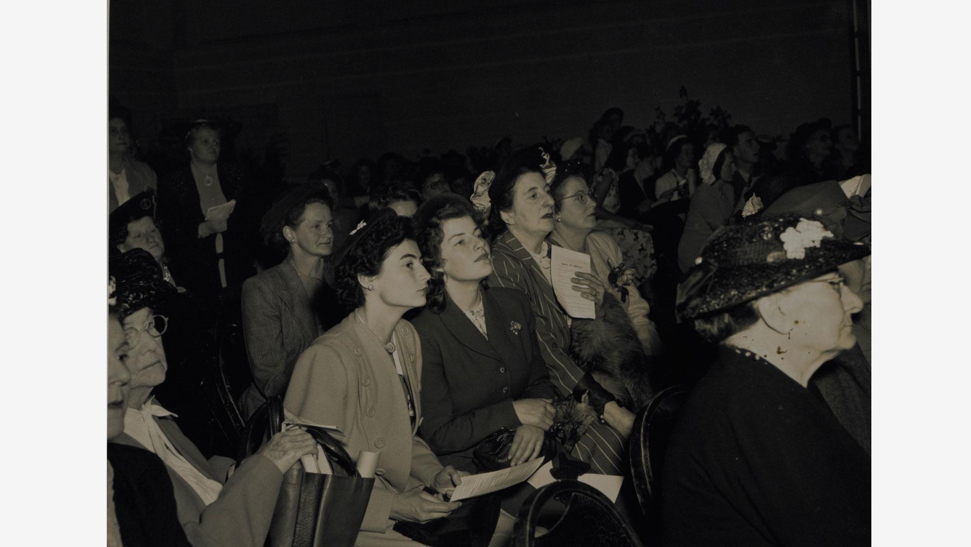 A captive audience at The Romance of Wool. Collection of Te Papa.